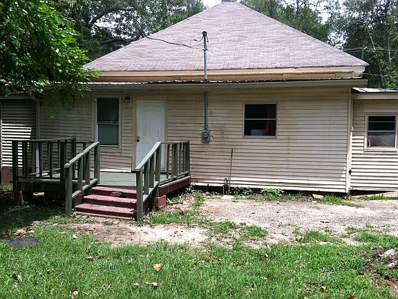 3rd image of 105 Askew Ave