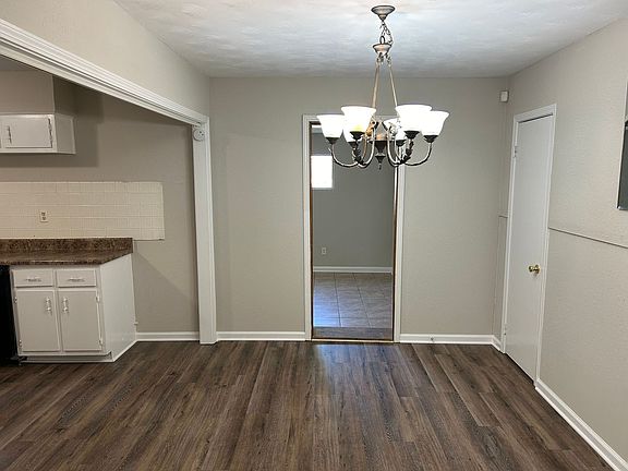 3rd image of 8267 Oakbrook Dr