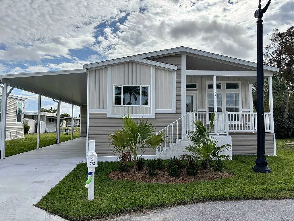 3 bed, 2.0 bath, 1356 sqft, $2,000 — Photo 1