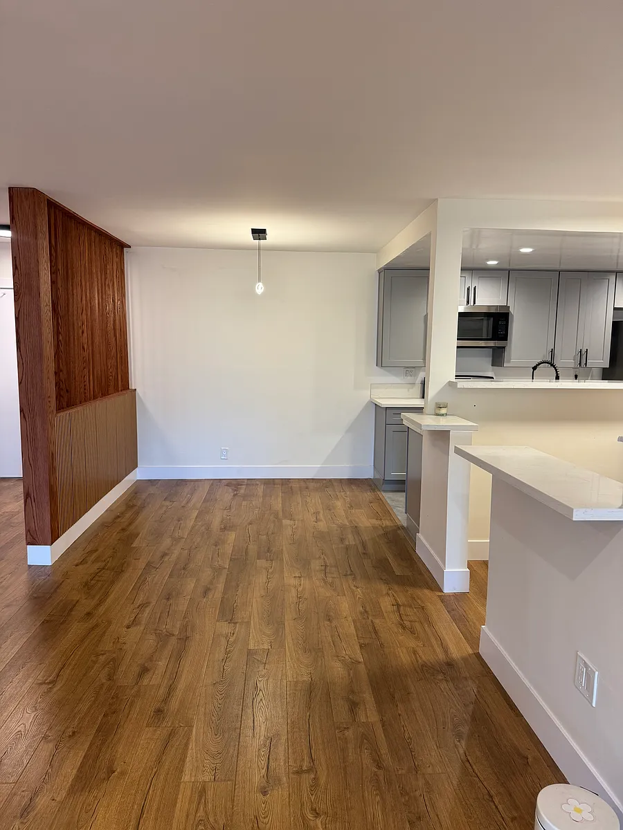 Building Photo - 916 S Sherbourne Dr #104