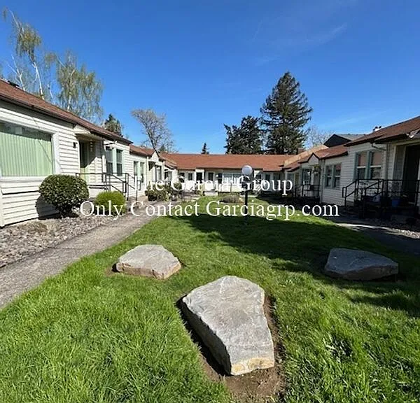 7805 NE Failing St #11 — Photo 1
