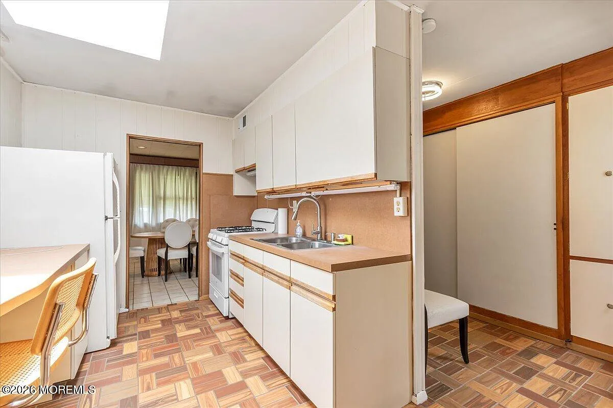 3 bed, 990 sqft, $3,500 — Photo 4