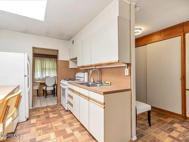 223 W End Ave — Photo 4