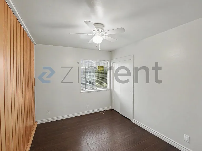 766 E Pillsbury St — Photo 17