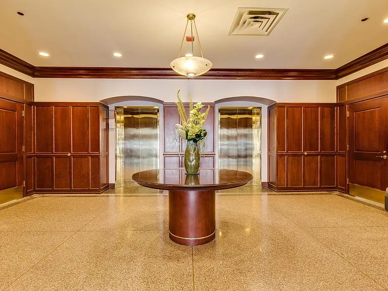 33 W Huron St #305 — Photo 3