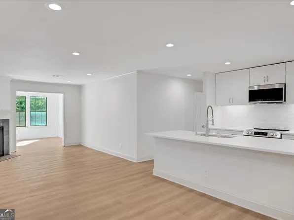 209 Barrington Hills Dr #209, Atlanta, GA 30350