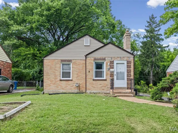 305 Newell Dr, Saint Louis, MO 63135