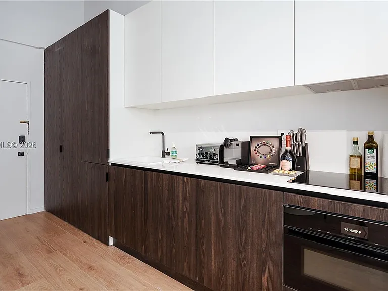 5255 Collins Ave #9E — Photo 47