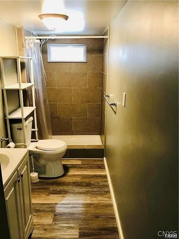 2 bed, 1.0 bath, 2402 sqft, $1,100 — Photo 4