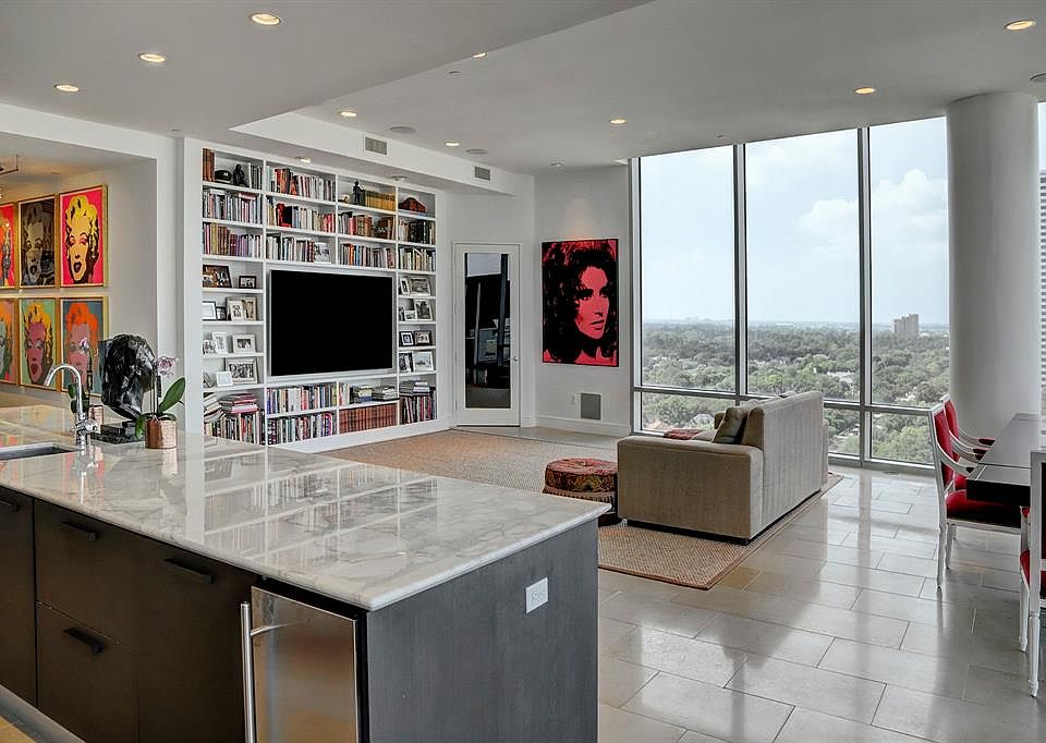 1st image of 2727 Kirby Dr APT 15E