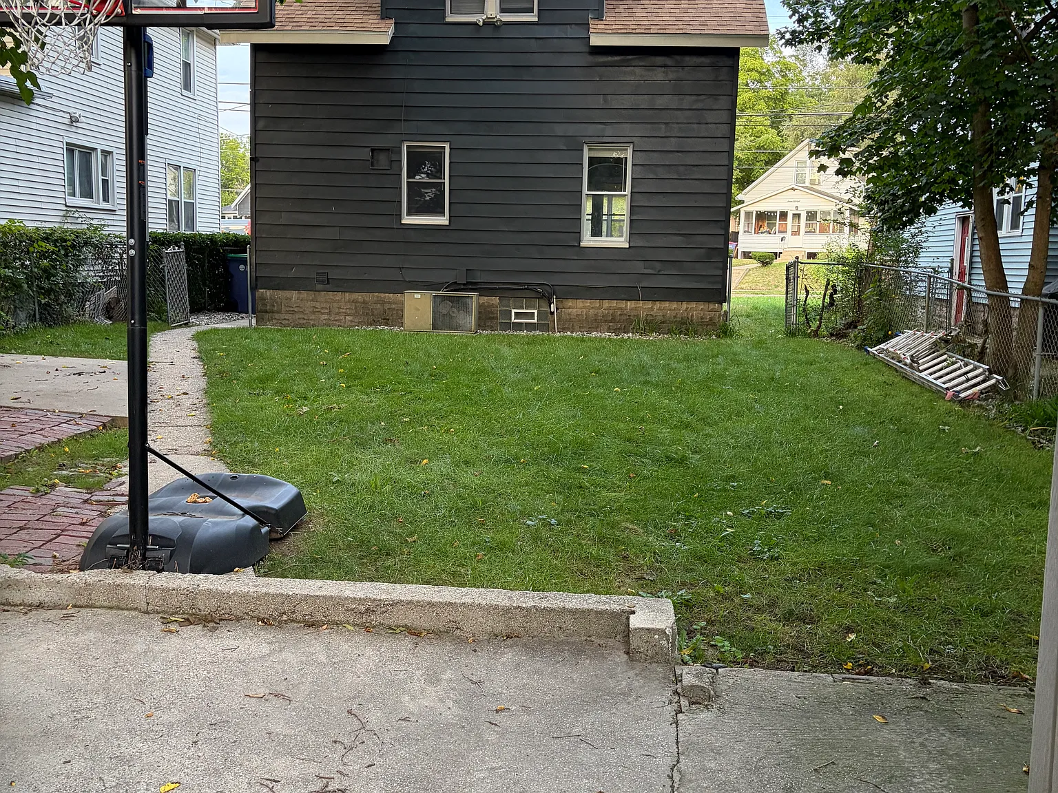 3 bed, 1116 sqft, $1,950 — Photo 3
