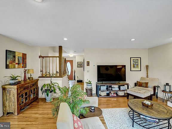 5th image of 615 Meeks Ln