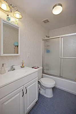 Rented by Space Marketing Shop | media 10