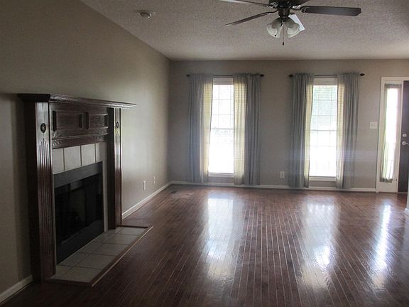 5th image of 2626 Green Briar Dr