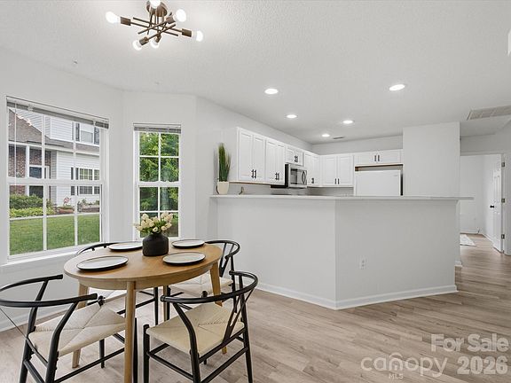 5th image of 12343 Bluestem Ln