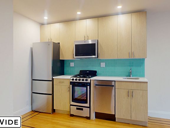 3rd image of 30 Charlton St APT 4F