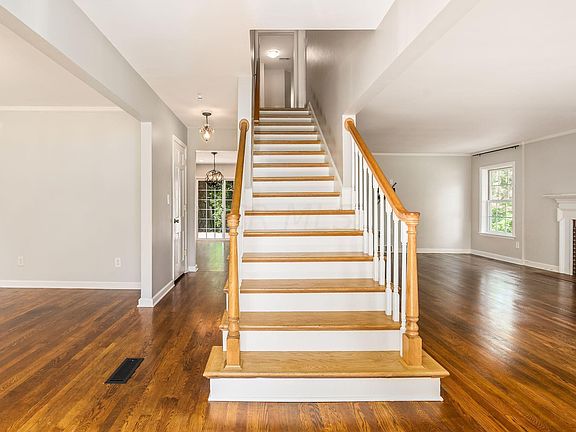 5th image of 780 Carruthers Dr