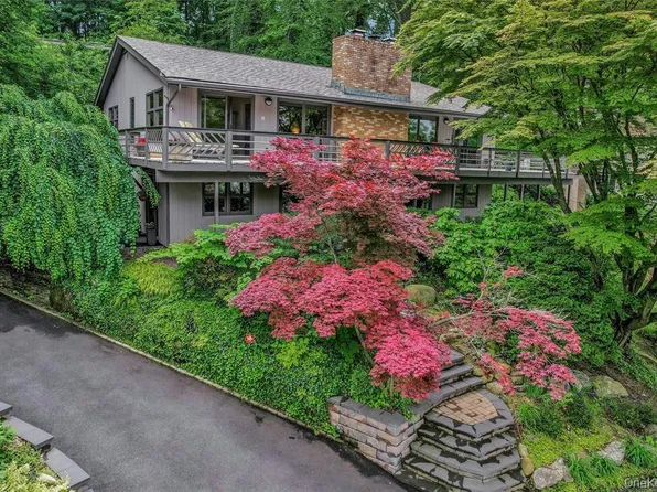 6 Laurel Way, Sea Cliff, NY 11579