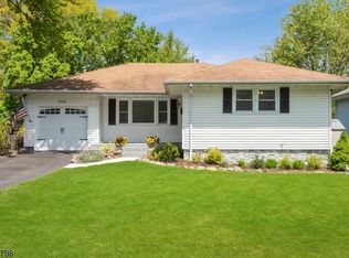 105 Hawthorne Dr, New Providence, NJ 07974