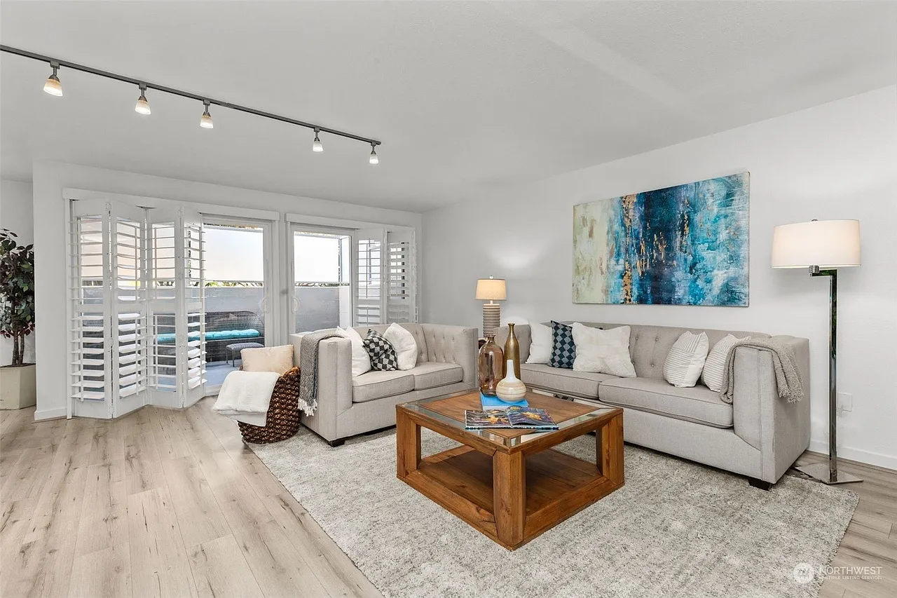 2 bed, 1006 sqft, $3,450 — Photo 1