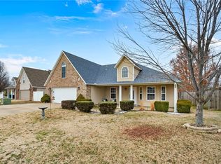 1011 W Green Acres Pl, Rogers, AR 72758