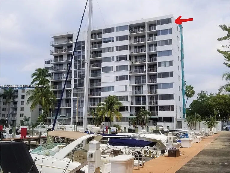 1700 N River Dr #1009 — Photo 3