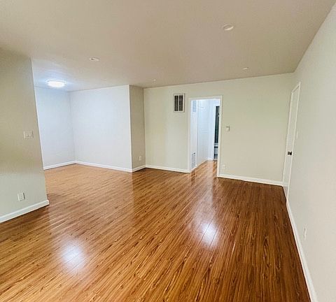 3rd image of 11645 Mayfield Ave APT 5