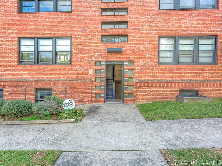 1520 E 17th St #E — Photo 1