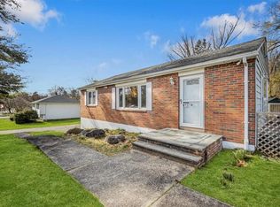 18 Willow Ln, New Windsor, NY 12553