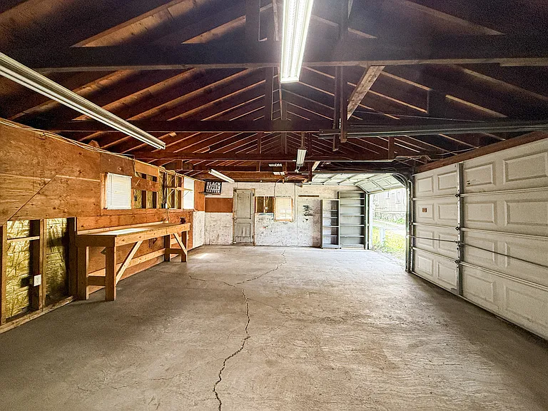 310 Farm St — Photo 2