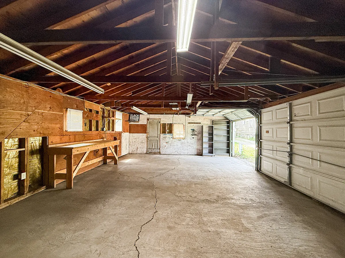 Building Photo - 310 Farm St