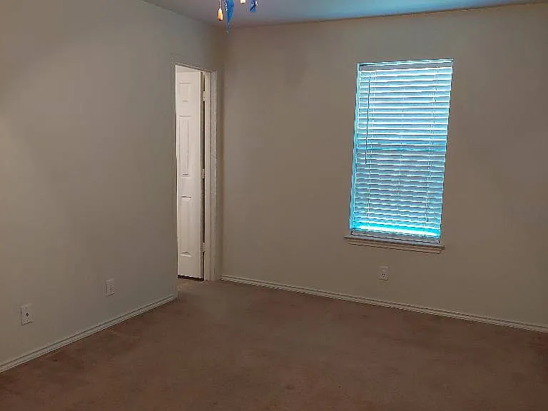3902 Bolivar Dr — Photo 7