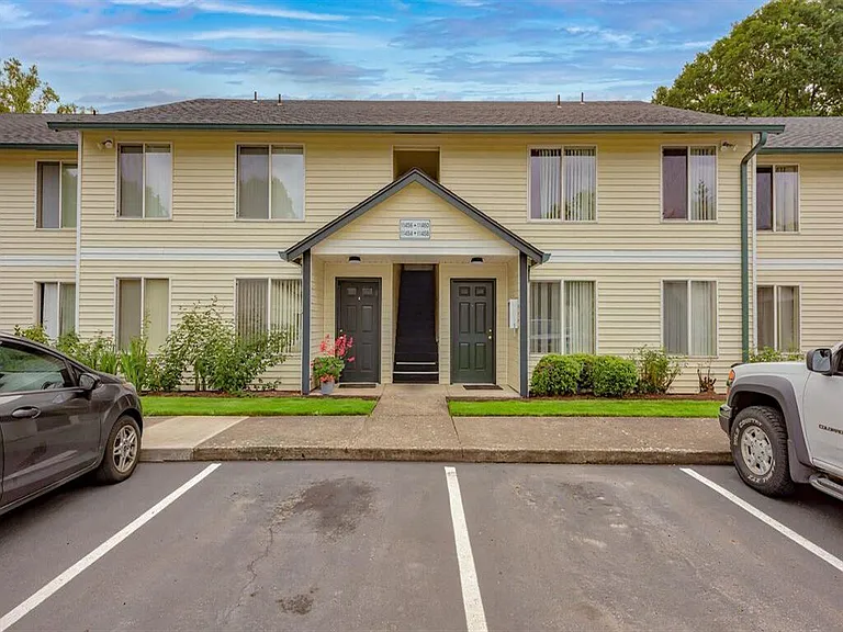 Harmony Court Apartments — Photo 15