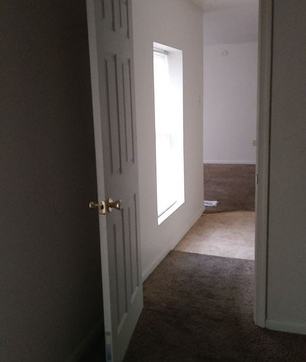 2nd image of 326 E Burke St APT 5