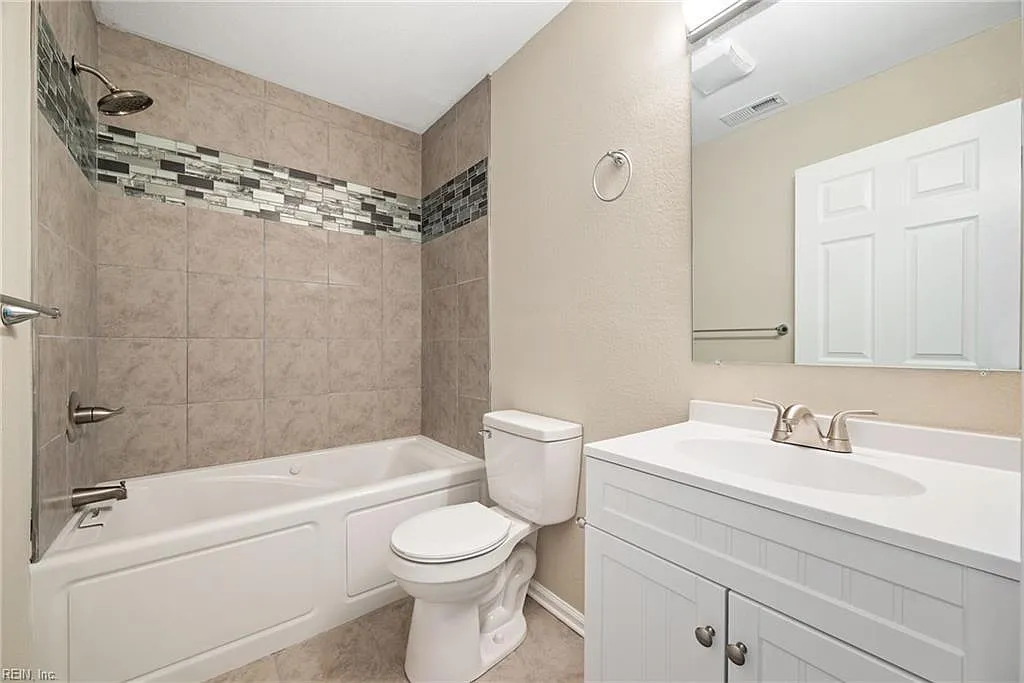 3 bed, 1364 sqft, $2,450 — Photo 3