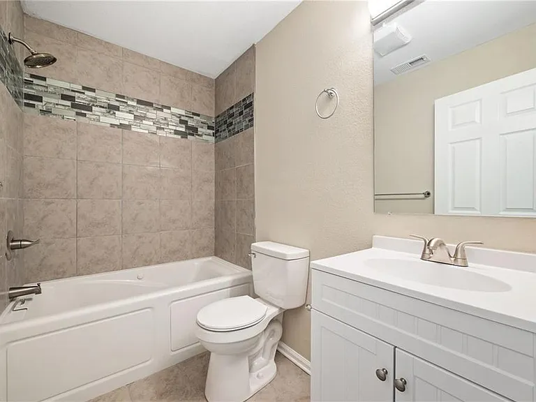413 Highland Ave — Photo 3