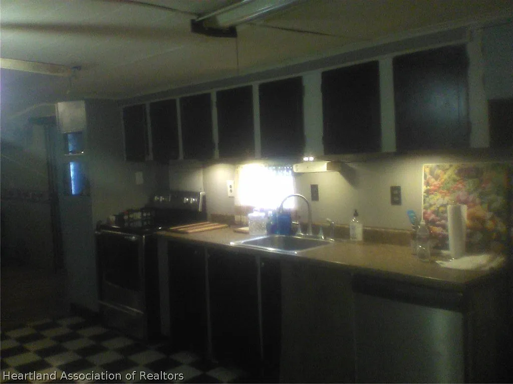 3 bed, 1.0 bath, 960 sqft, $700 — Photo 4
