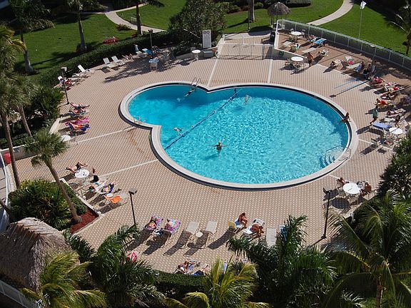 5th image of 440 Seaview Ct APT 905