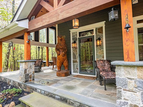 4th image of 163 Mountain View Ln