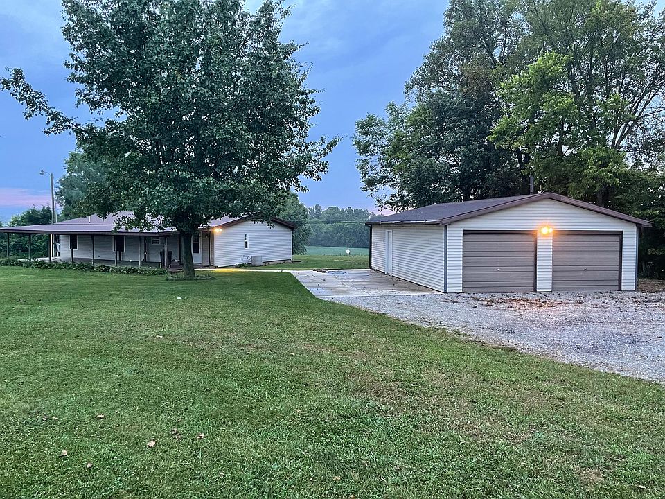 1 acre country setting 3/2 home