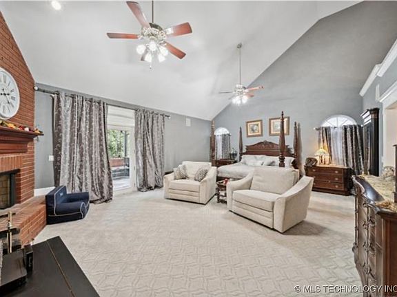 5th image of 1115 Renaissance Dr