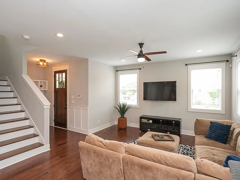 647 James Ave #A — Photo 7