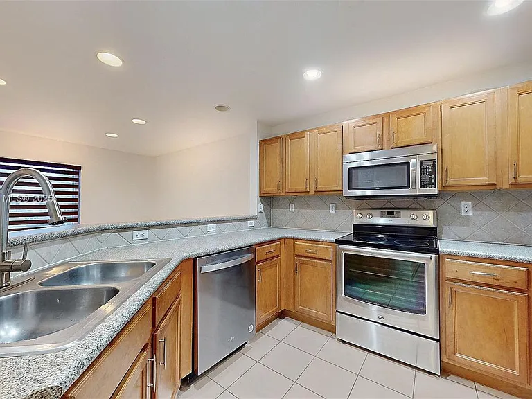 12819 SW 31st Ct — Photo 9