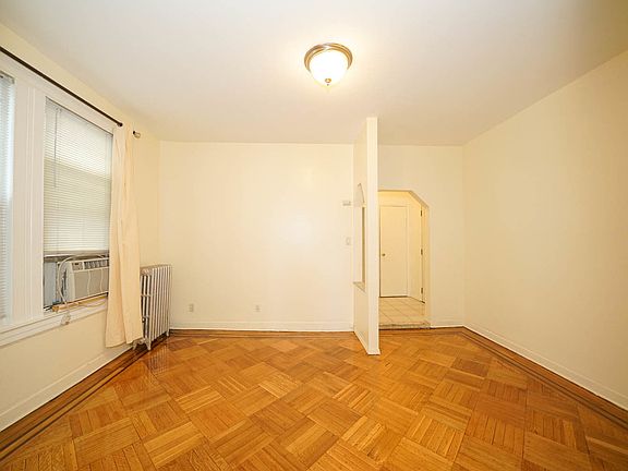 3rd image of 18-45 Ditmars Blvd #1
