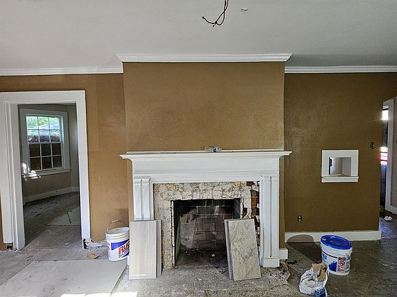 4th image of 2276 Redwood Ave