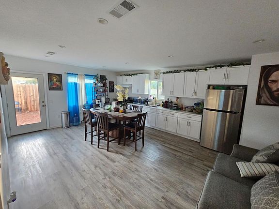 2nd image of 835B Woodlawn Ave