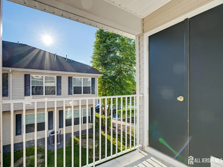 1054 Morning Glory Dr — Photo 23