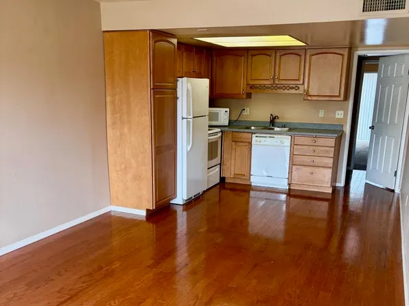 27739 Mountain Meadow Rd Unit 5, Escondido, CA 92026