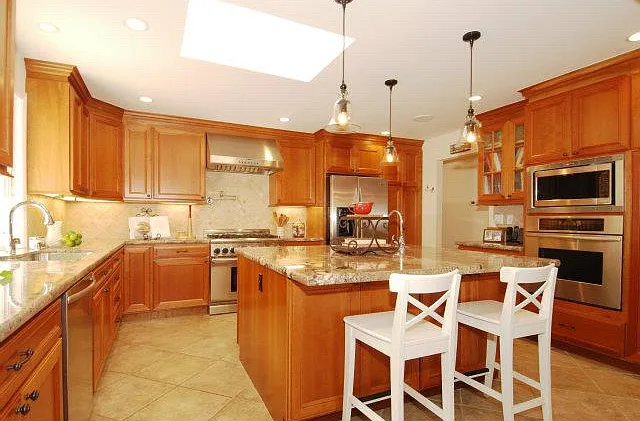 1063 Connecticut Dr — Photo 3