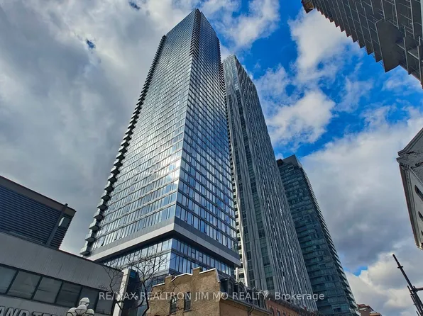 8 Cumberland St #1602, Toronto, ON M4W 0B6